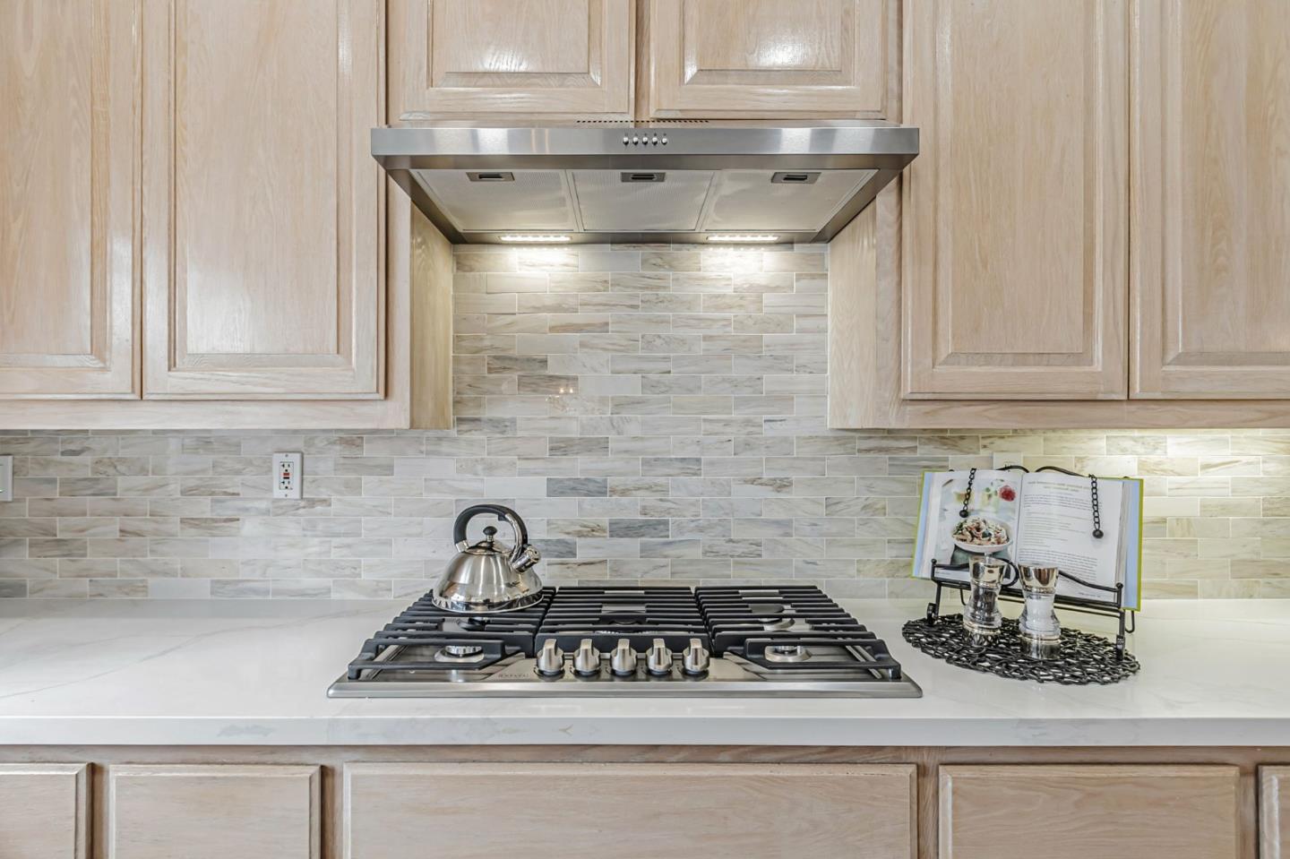 Detail Gallery Image 19 of 53 For 2122 Vizcaya Way, Campbell,  CA 95008 - 3 Beds | 2/1 Baths