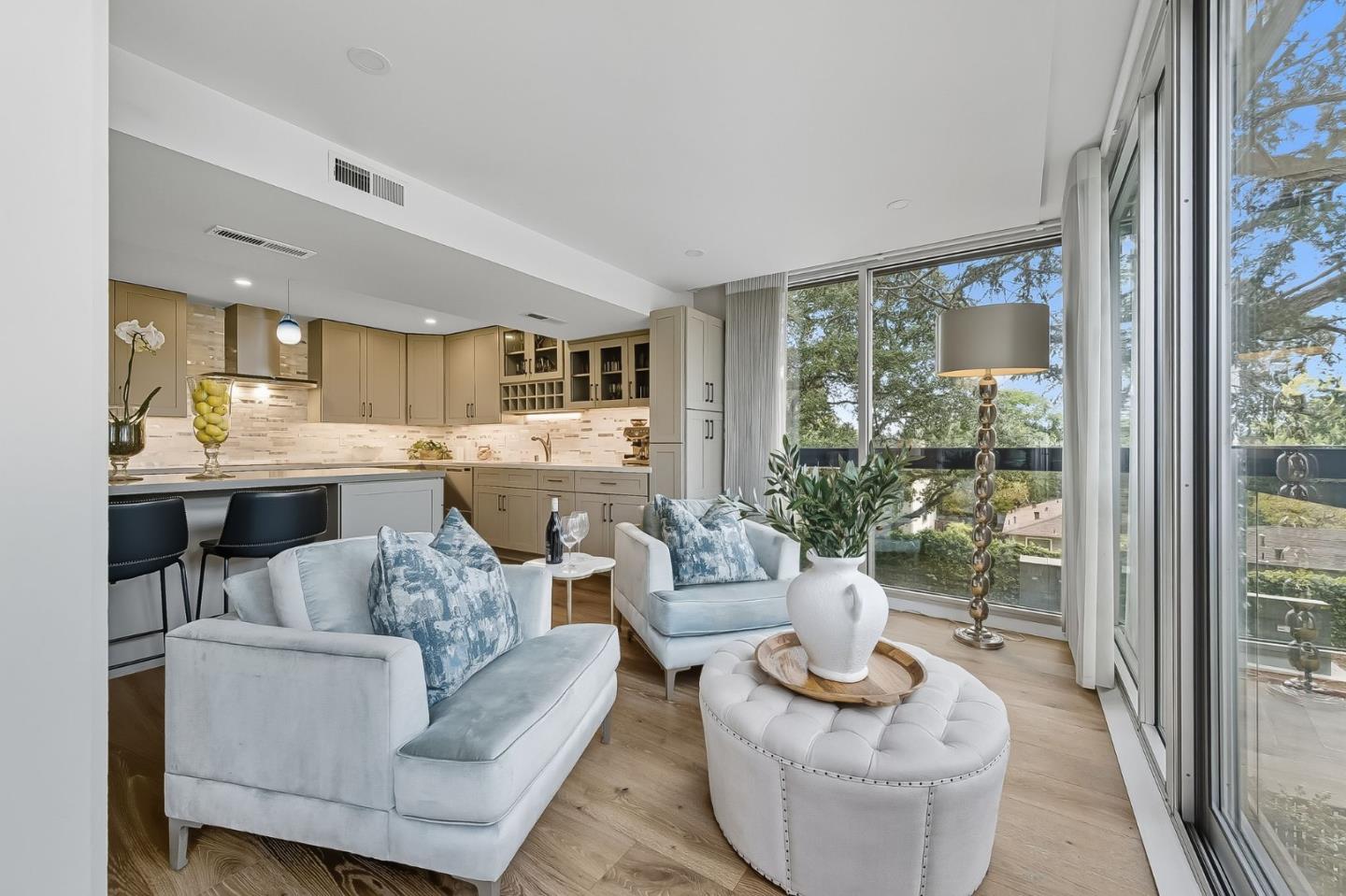 Detail Gallery Image 2 of 45 For 101 Alma St #207,  Palo Alto,  CA 94301 - 3 Beds | 2/1 Baths