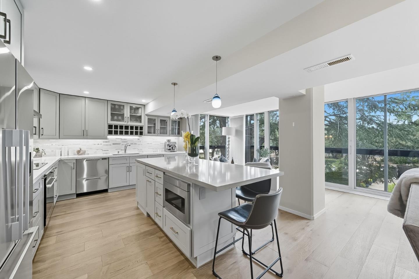 Detail Gallery Image 4 of 45 For 101 Alma St #207,  Palo Alto,  CA 94301 - 3 Beds | 2/1 Baths
