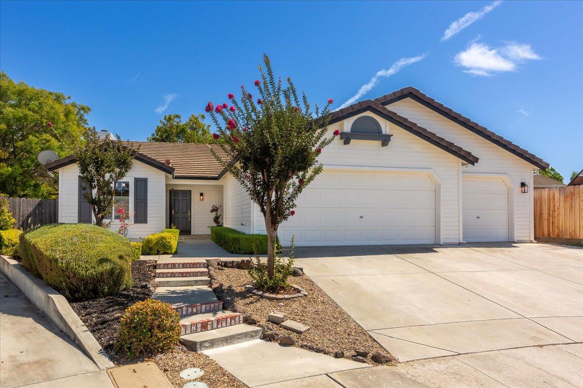 Detail Gallery Image 3 of 40 For 2181 Osborne Cir, Hollister,  CA 95023 - 3 Beds | 2 Baths