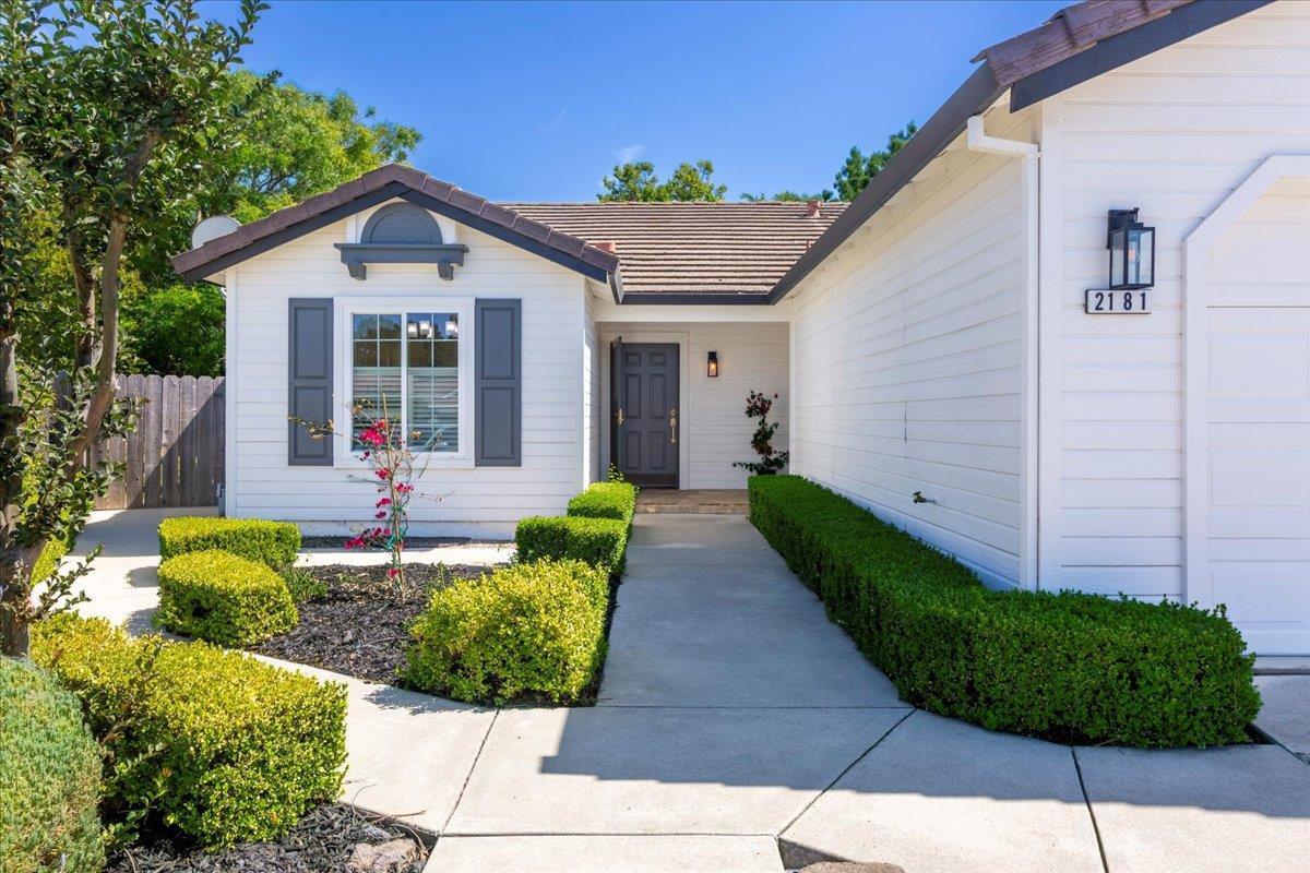 Detail Gallery Image 4 of 40 For 2181 Osborne Cir, Hollister,  CA 95023 - 3 Beds | 2 Baths