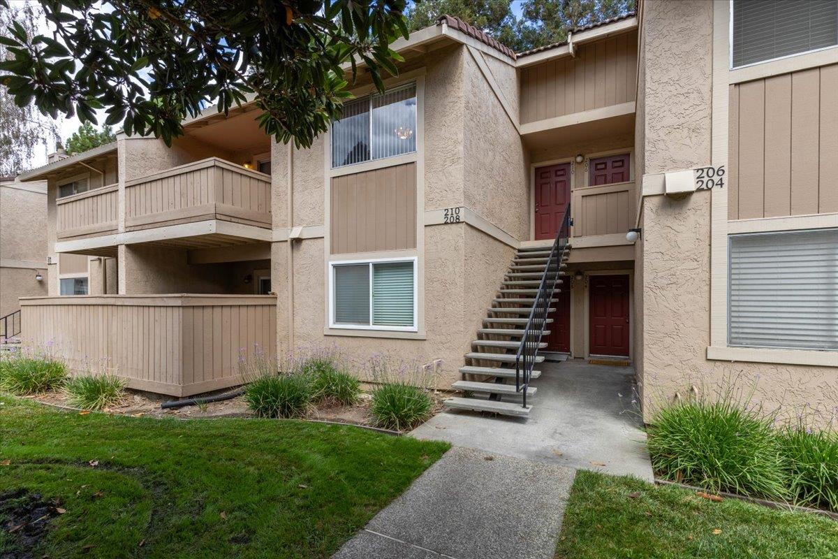 Detail Gallery Image 1 of 13 For 210 Damsen Dr, San Jose,  CA 95116 - 2 Beds | 2 Baths