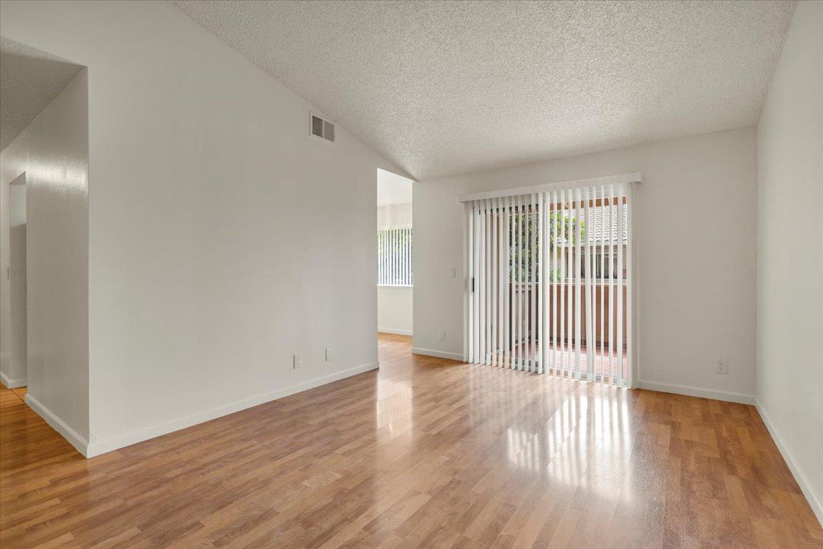 Detail Gallery Image 3 of 13 For 210 Damsen Dr, San Jose,  CA 95116 - 2 Beds | 2 Baths