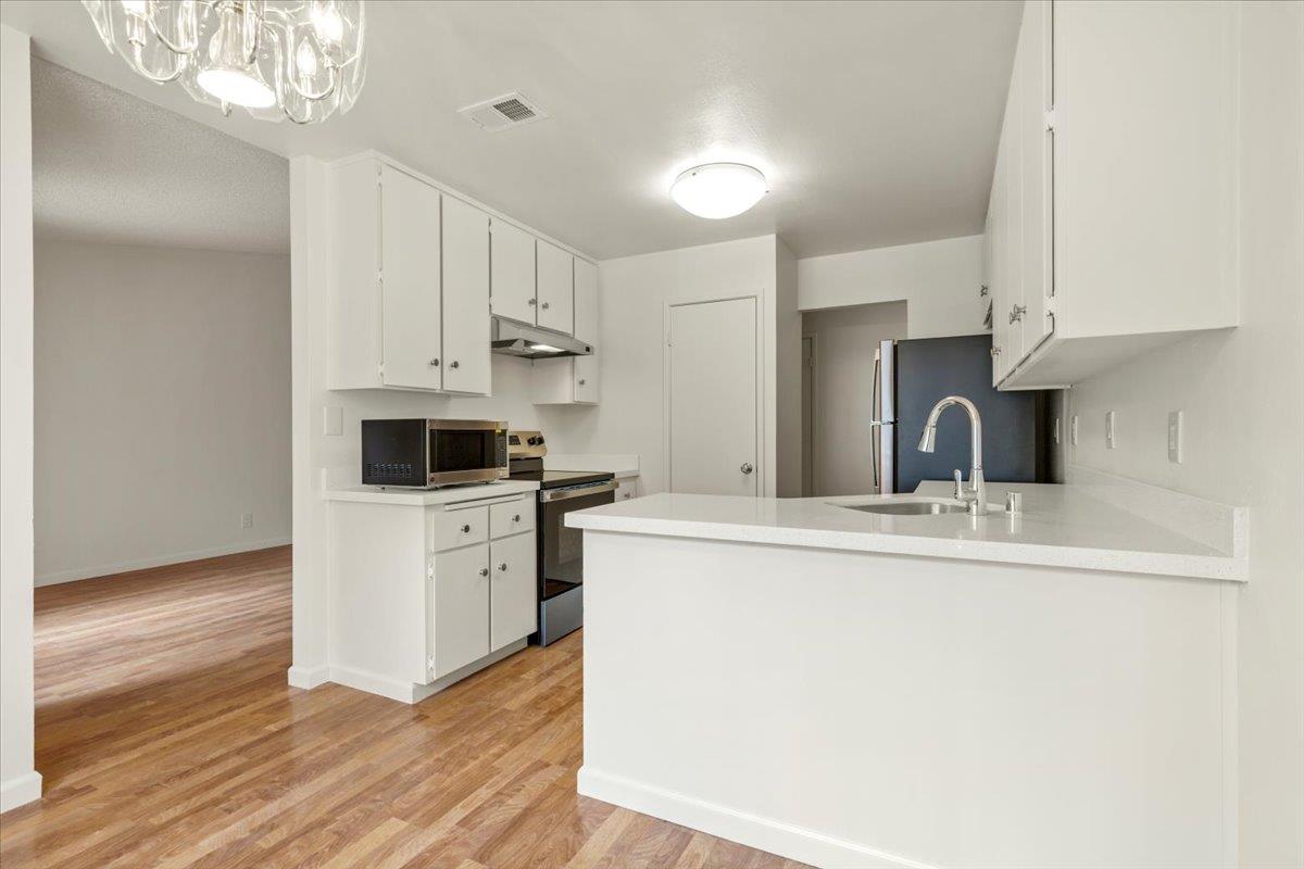 Detail Gallery Image 6 of 13 For 210 Damsen Dr, San Jose,  CA 95116 - 2 Beds | 2 Baths