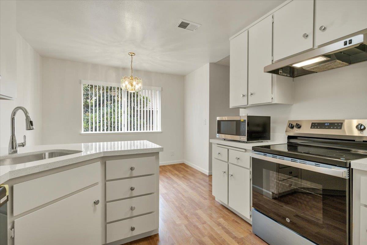 Detail Gallery Image 8 of 13 For 210 Damsen Dr, San Jose,  CA 95116 - 2 Beds | 2 Baths