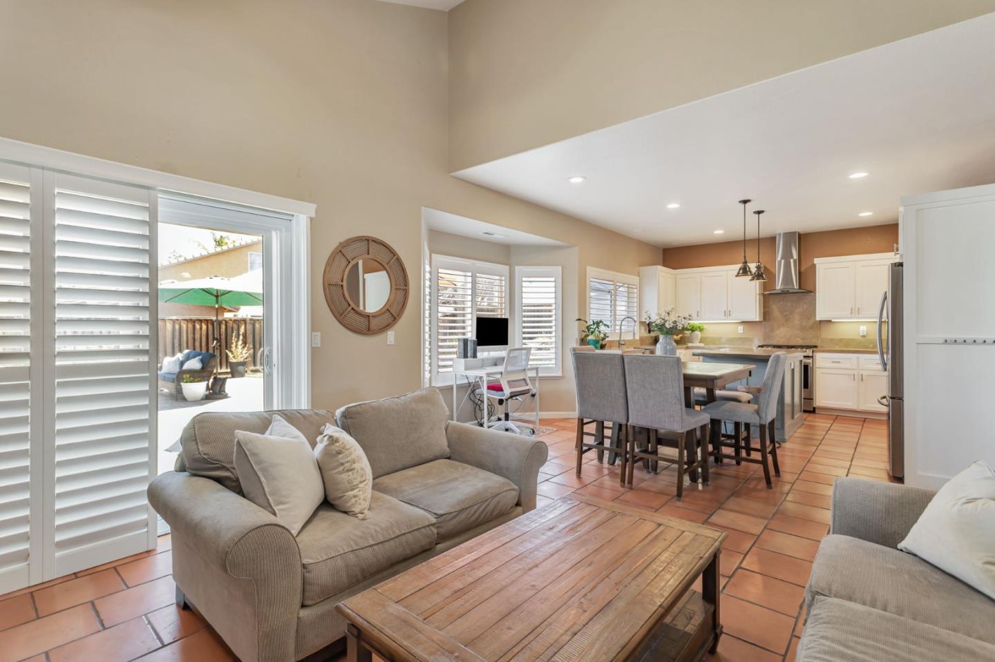 Detail Gallery Image 15 of 62 For 2711 Valley View Rd, Hollister,  CA 95023 - 4 Beds | 3 Baths