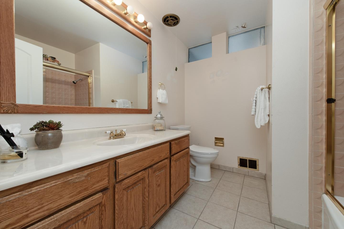 Detail Gallery Image 11 of 20 For 1098 Noriega Ave, Sunnyvale,  CA 94086 - 3 Beds | 2 Baths