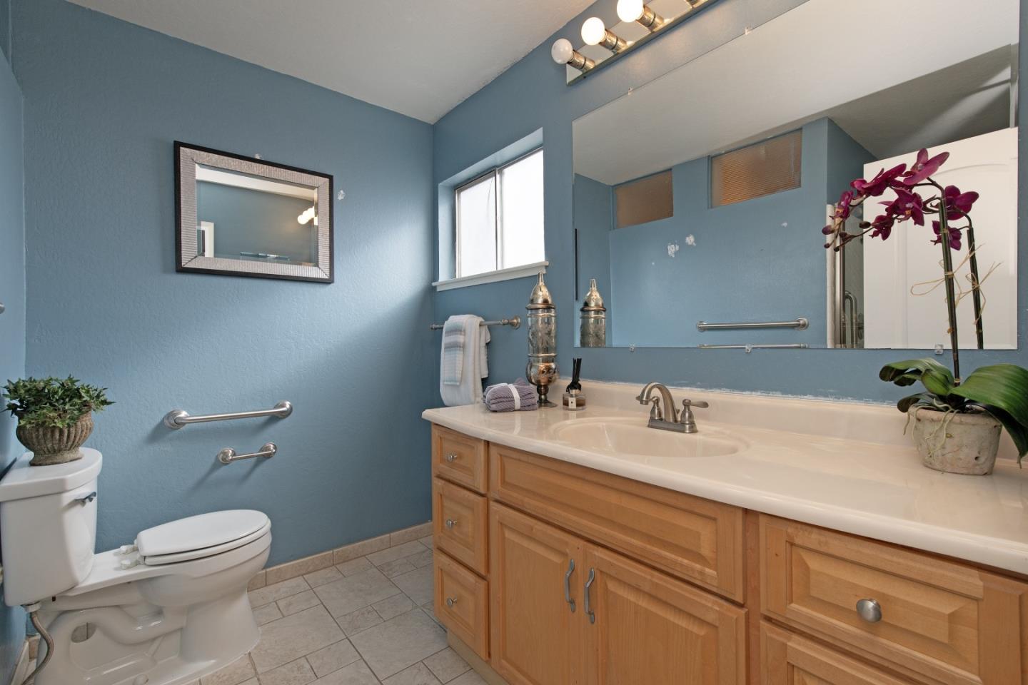 Detail Gallery Image 16 of 20 For 1098 Noriega Ave, Sunnyvale,  CA 94086 - 3 Beds | 2 Baths