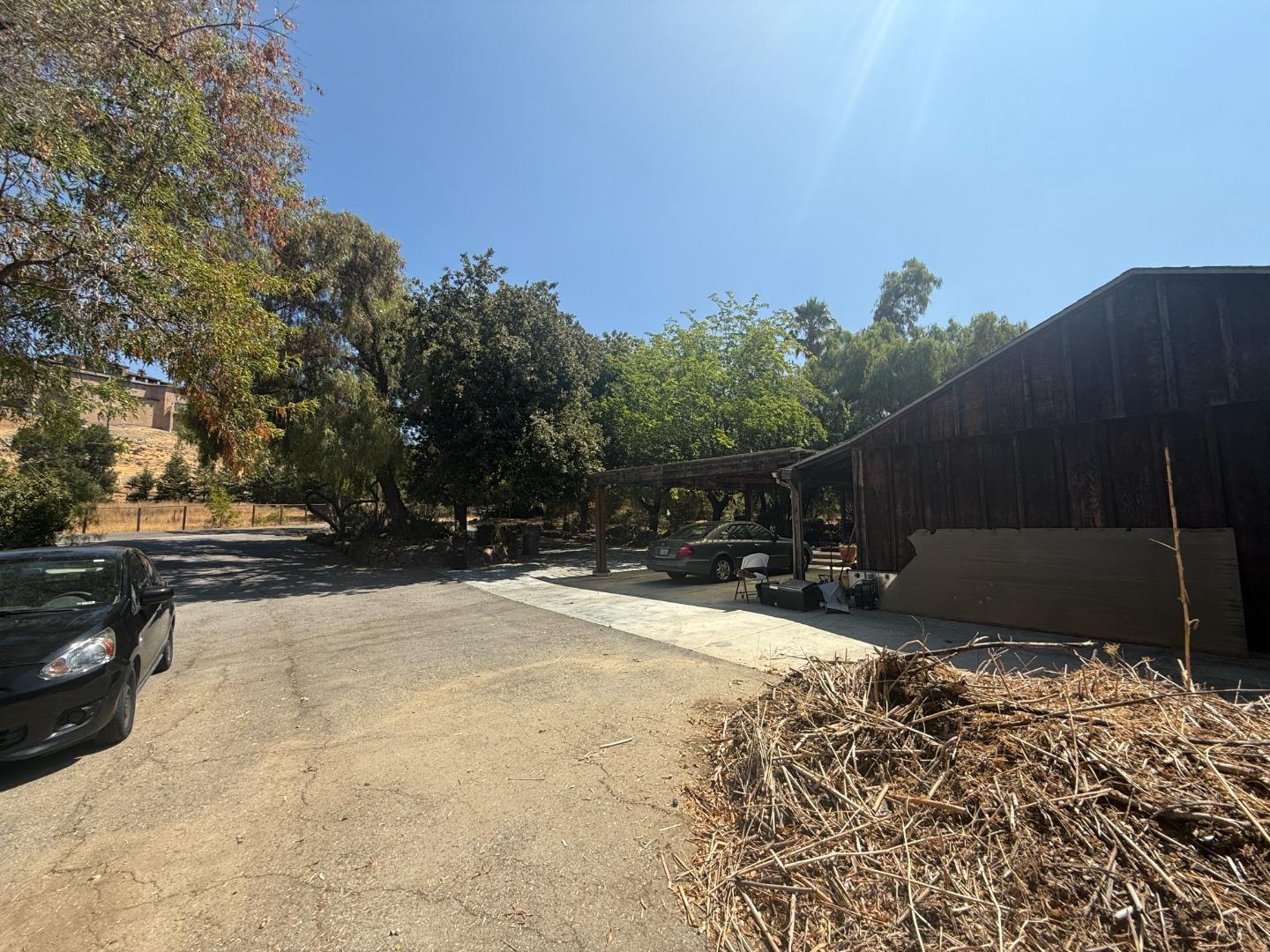 Detail Gallery Image 23 of 26 For 20560 Henwood Rd, San Jose,  CA 95120 - 3 Beds | 2 Baths