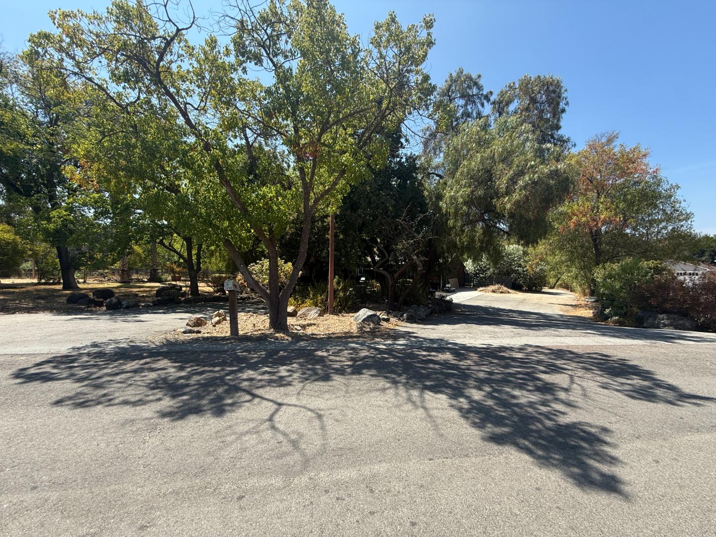 Detail Gallery Image 24 of 26 For 20560 Henwood Rd, San Jose,  CA 95120 - 3 Beds | 2 Baths