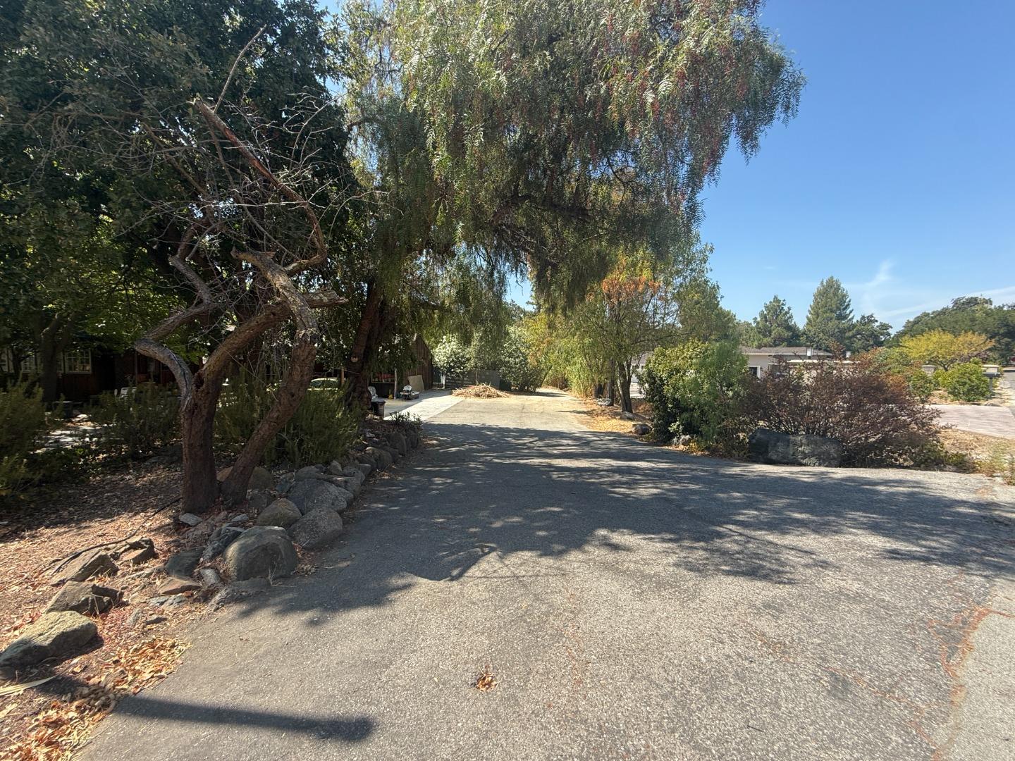 Detail Gallery Image 9 of 26 For 20560 Henwood Rd, San Jose,  CA 95120 - 3 Beds | 2 Baths