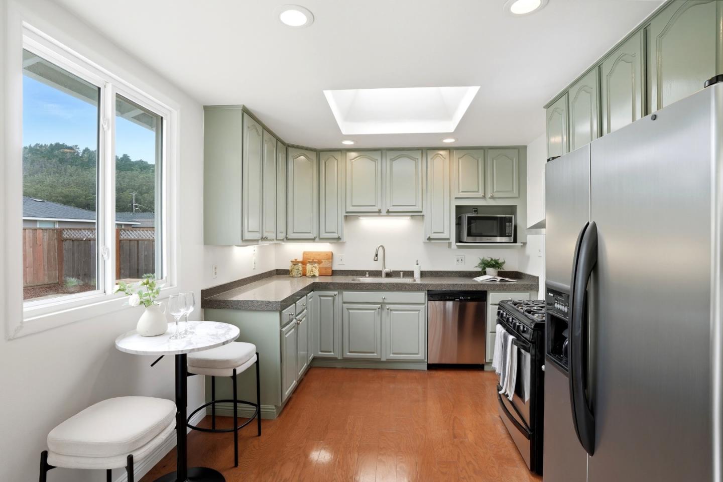 Detail Gallery Image 11 of 44 For 776 Linda Mar Blvd, Pacifica,  CA 94044 - 3 Beds | 1 Baths