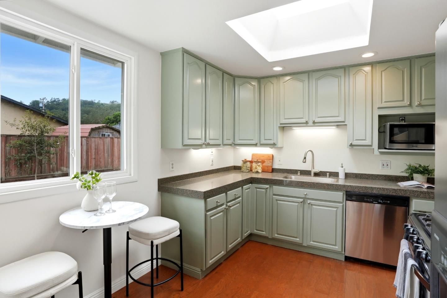 Detail Gallery Image 13 of 44 For 776 Linda Mar Blvd, Pacifica,  CA 94044 - 3 Beds | 1 Baths