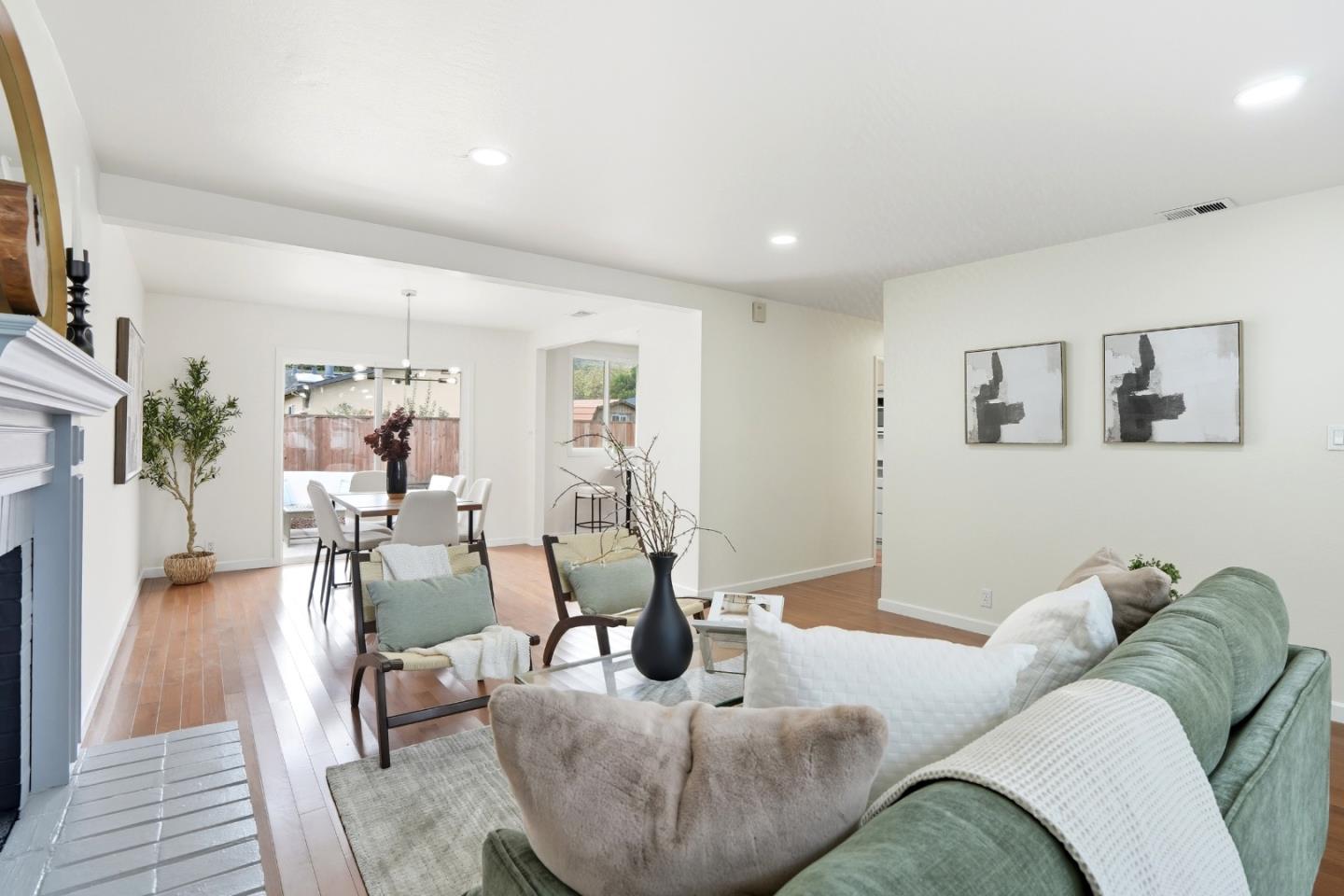 Detail Gallery Image 5 of 44 For 776 Linda Mar Blvd, Pacifica,  CA 94044 - 3 Beds | 1 Baths