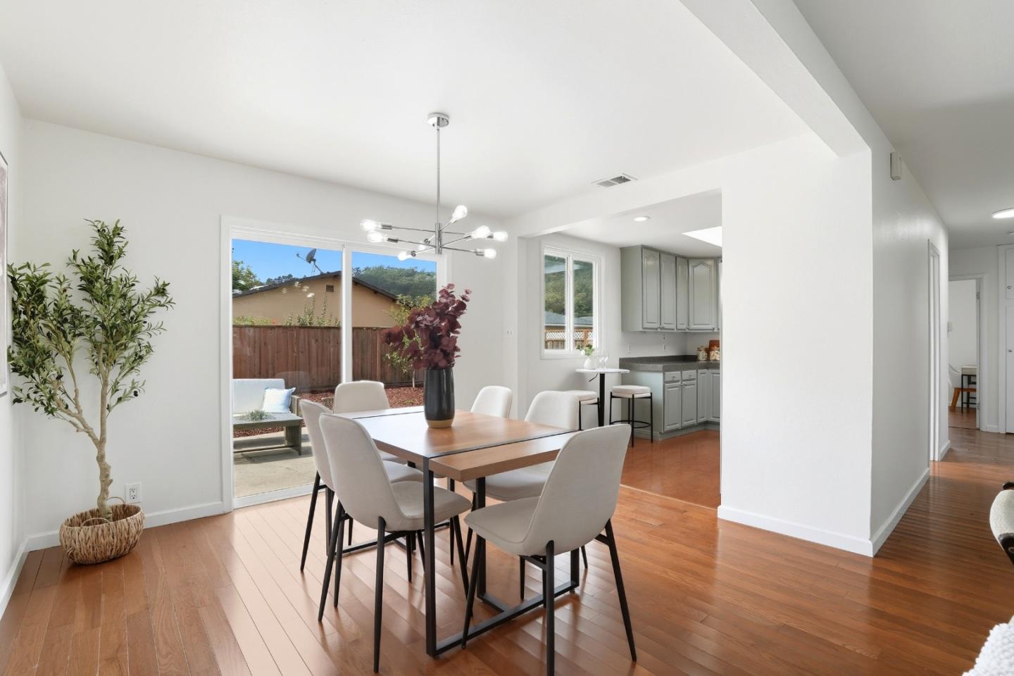 Detail Gallery Image 7 of 44 For 776 Linda Mar Blvd, Pacifica,  CA 94044 - 3 Beds | 1 Baths