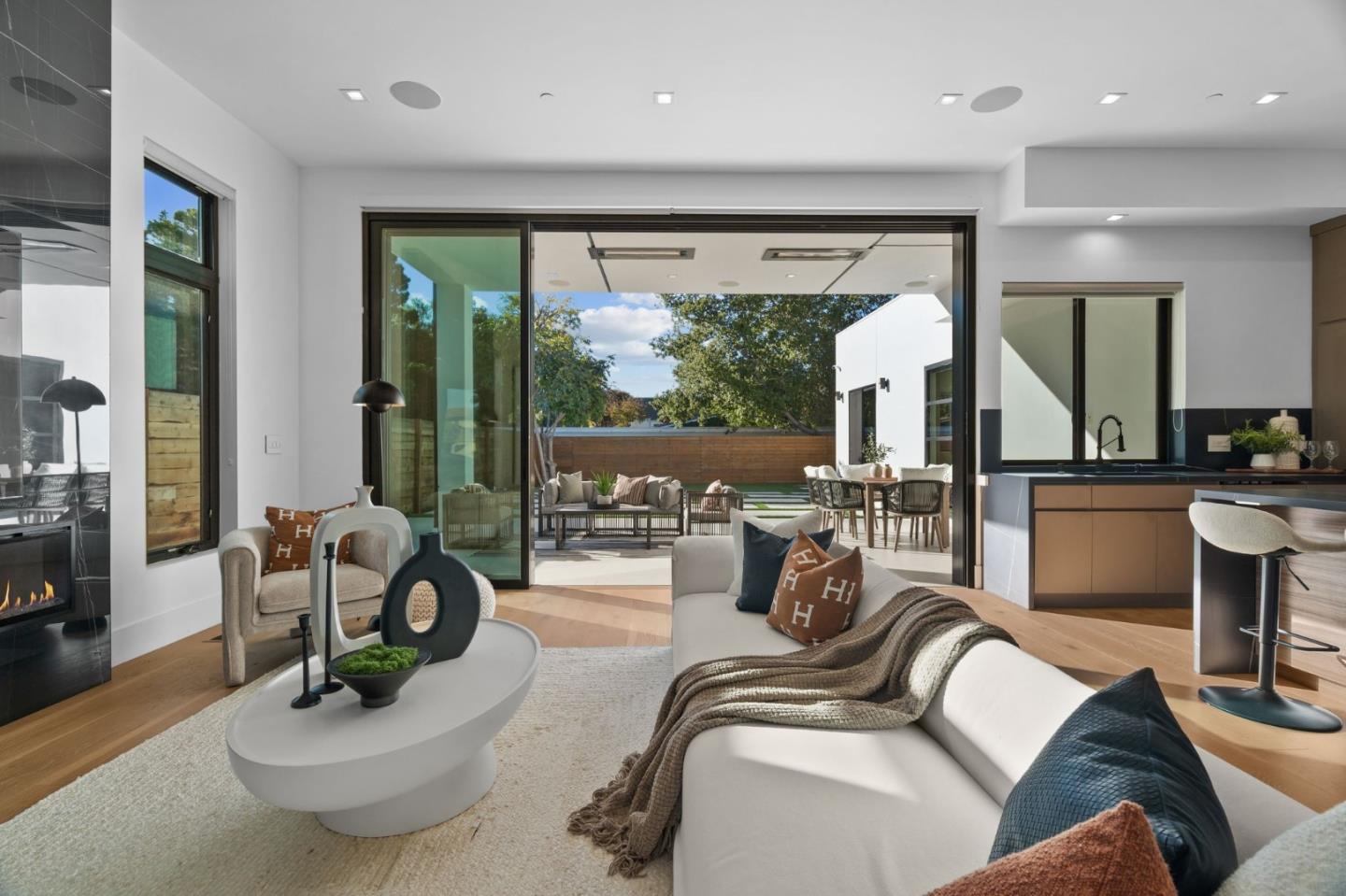 Detail Gallery Image 11 of 66 For 394 Farley St, Mountain View,  CA 94043 - 5 Beds | 4/1 Baths