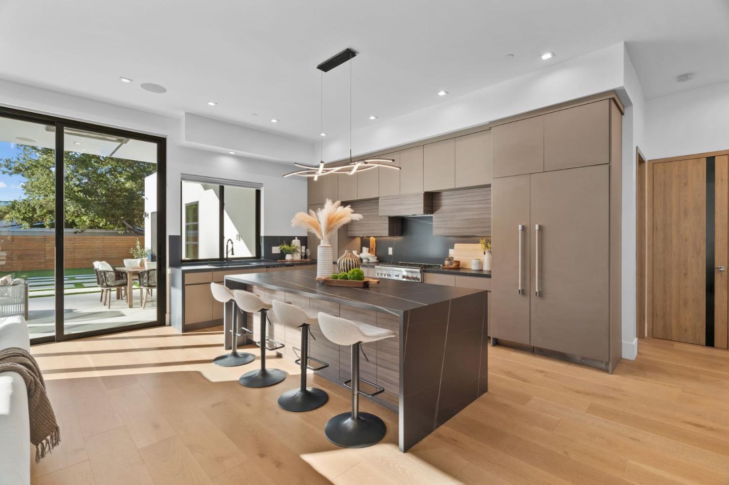 Detail Gallery Image 12 of 66 For 394 Farley St, Mountain View,  CA 94043 - 5 Beds | 4/1 Baths