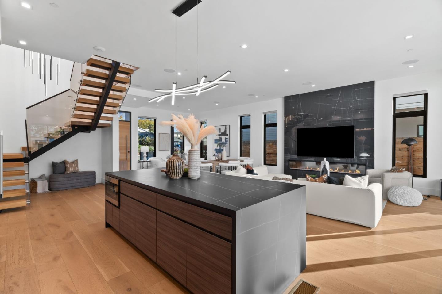 Detail Gallery Image 16 of 66 For 394 Farley St, Mountain View,  CA 94043 - 5 Beds | 4/1 Baths