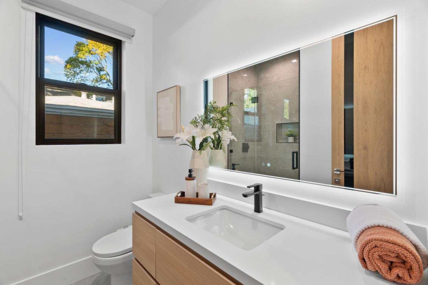 Detail Gallery Image 20 of 66 For 394 Farley St, Mountain View,  CA 94043 - 5 Beds | 4/1 Baths