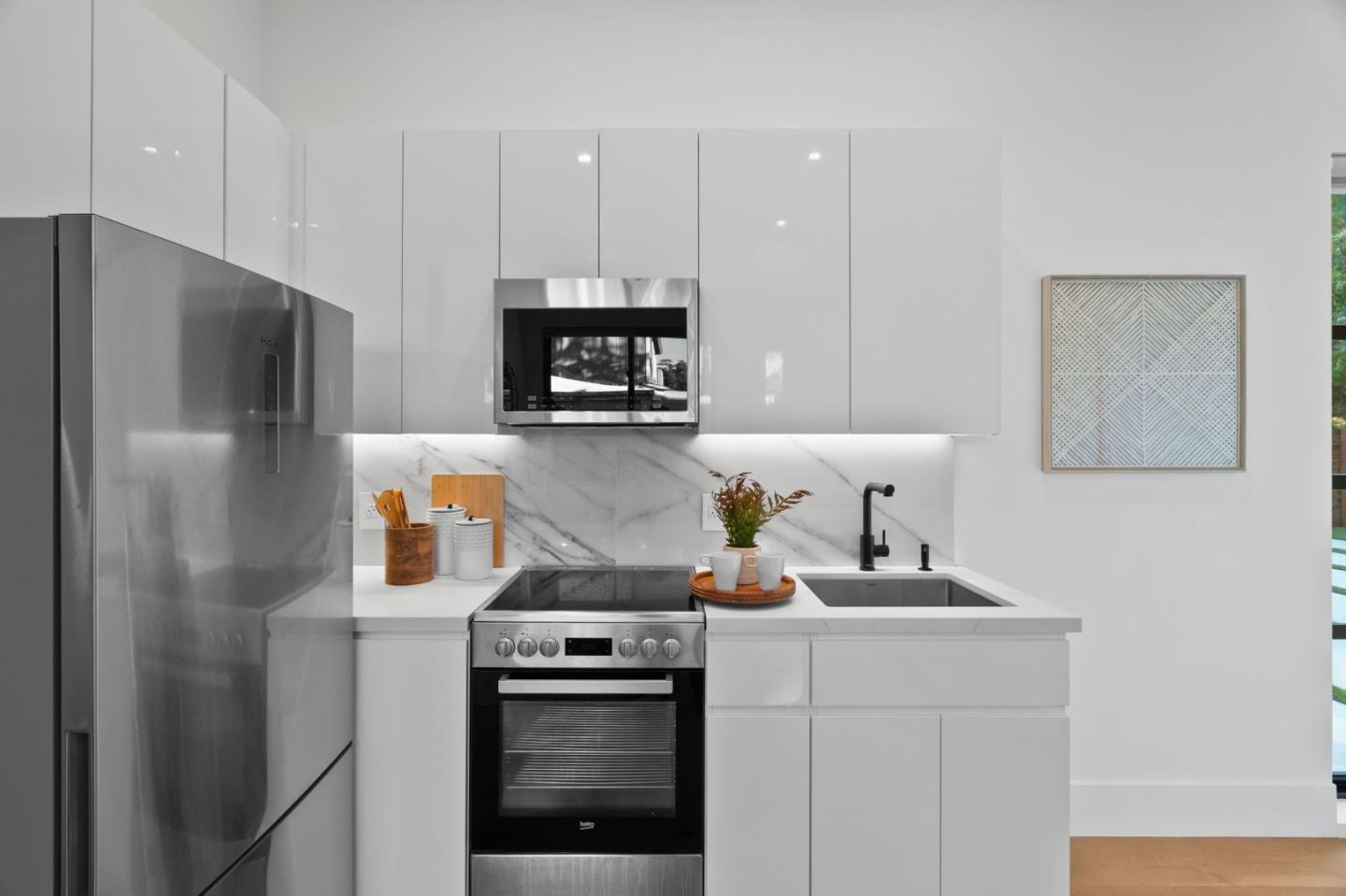 Detail Gallery Image 23 of 66 For 394 Farley St, Mountain View,  CA 94043 - 5 Beds | 4/1 Baths