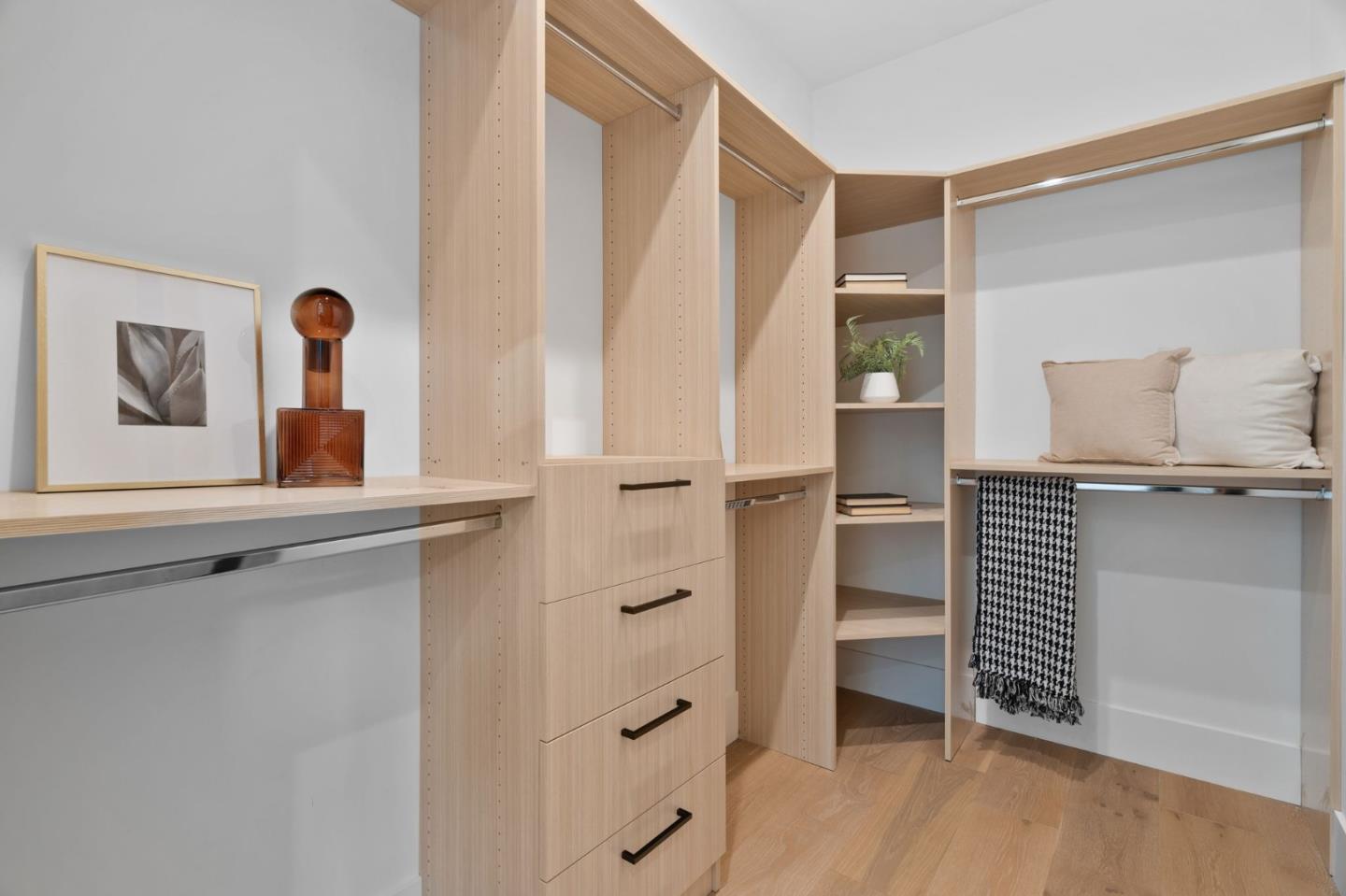 Detail Gallery Image 26 of 66 For 394 Farley St, Mountain View,  CA 94043 - 5 Beds | 4/1 Baths