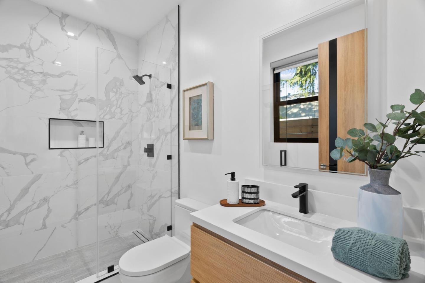 Detail Gallery Image 27 of 66 For 394 Farley St, Mountain View,  CA 94043 - 5 Beds | 4/1 Baths