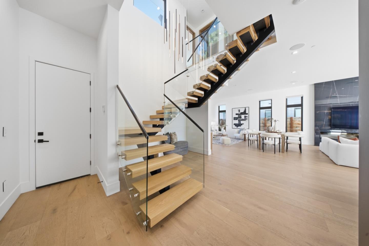 Detail Gallery Image 28 of 66 For 394 Farley St, Mountain View,  CA 94043 - 5 Beds | 4/1 Baths