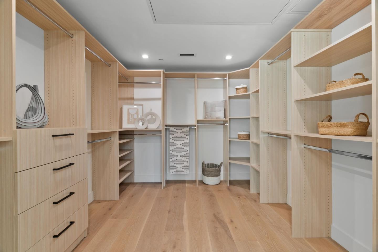 Detail Gallery Image 33 of 66 For 394 Farley St, Mountain View,  CA 94043 - 5 Beds | 4/1 Baths