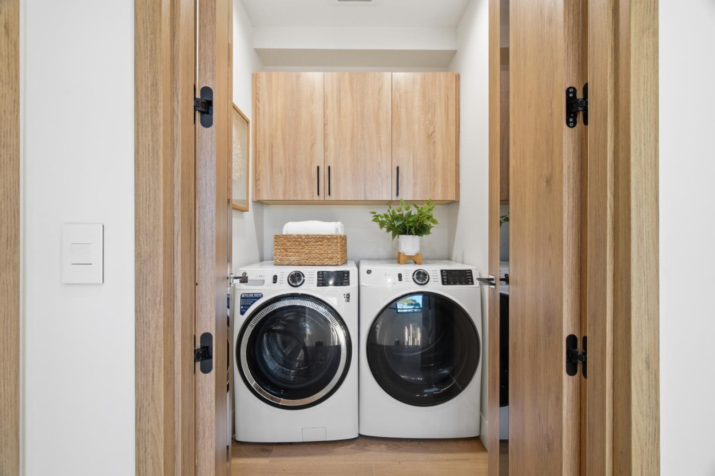 Detail Gallery Image 37 of 66 For 394 Farley St, Mountain View,  CA 94043 - 5 Beds | 4/1 Baths