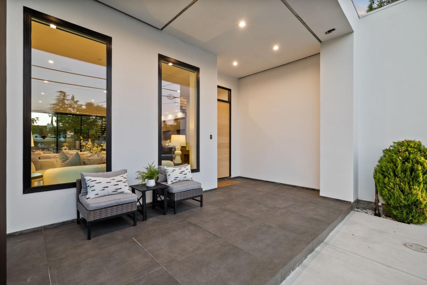 Detail Gallery Image 4 of 66 For 394 Farley St, Mountain View,  CA 94043 - 5 Beds | 4/1 Baths