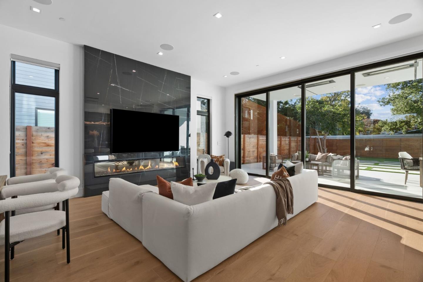 Detail Gallery Image 8 of 66 For 394 Farley St, Mountain View,  CA 94043 - 5 Beds | 4/1 Baths