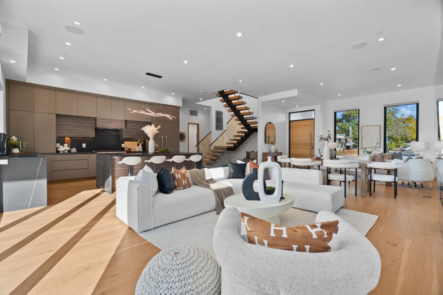 Detail Gallery Image 9 of 66 For 394 Farley St, Mountain View,  CA 94043 - 5 Beds | 4/1 Baths