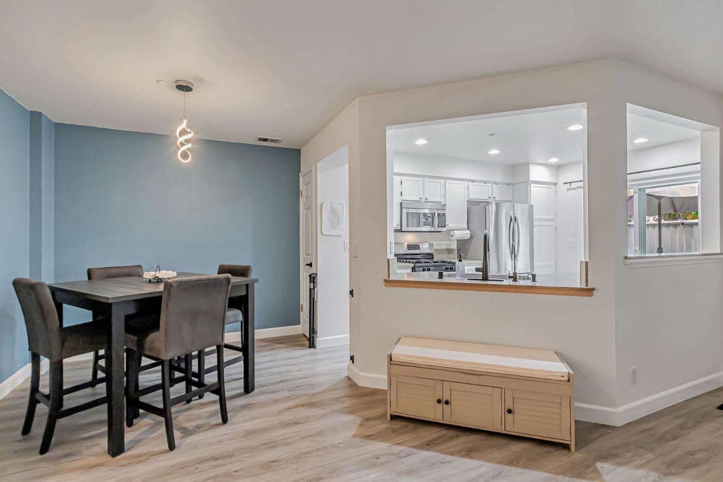 Detail Gallery Image 10 of 41 For 6225 Barb Werner Ln, San Jose,  CA 95119 - 2 Beds | 2/1 Baths