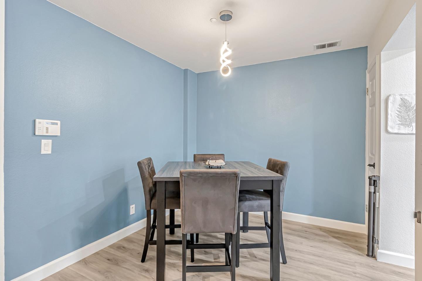 Detail Gallery Image 11 of 41 For 6225 Barb Werner Ln, San Jose,  CA 95119 - 2 Beds | 2/1 Baths