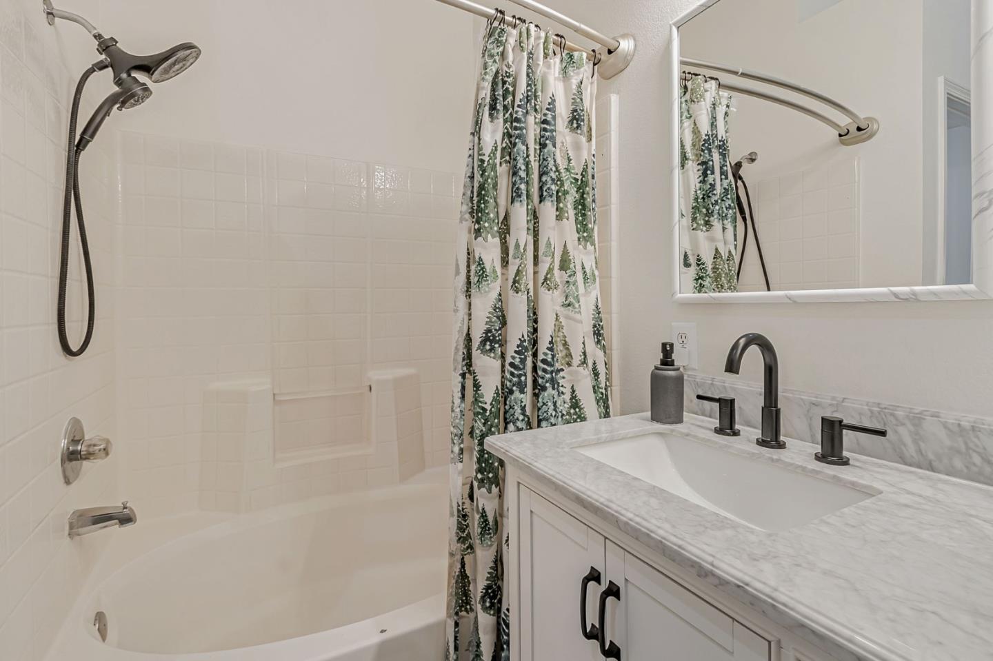 Detail Gallery Image 18 of 41 For 6225 Barb Werner Ln, San Jose,  CA 95119 - 2 Beds | 2/1 Baths