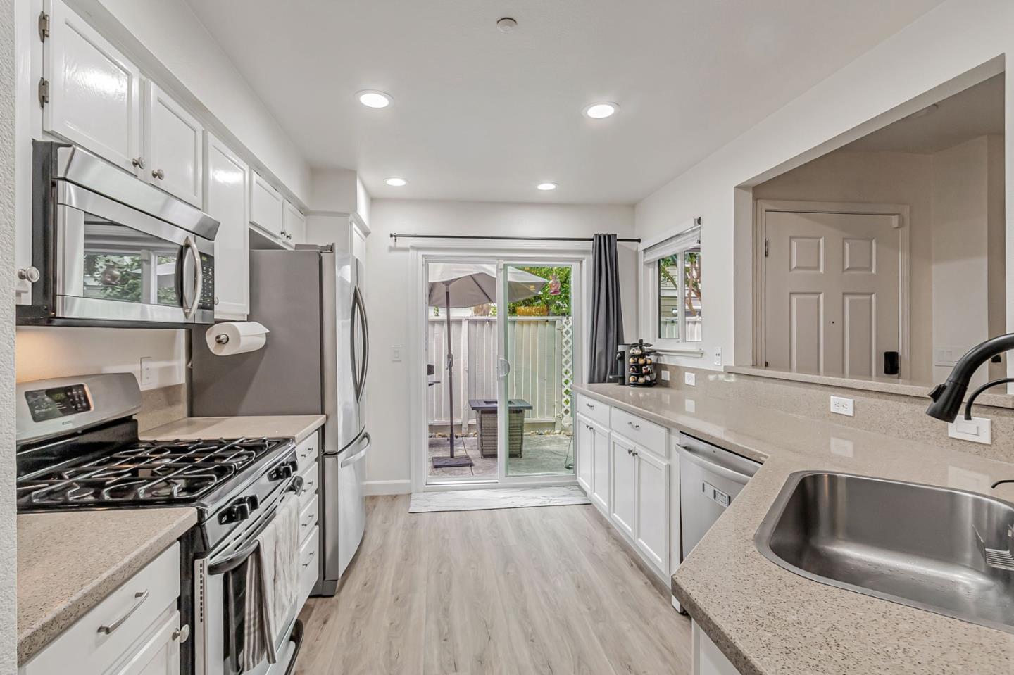 Detail Gallery Image 3 of 41 For 6225 Barb Werner Ln, San Jose,  CA 95119 - 2 Beds | 2/1 Baths