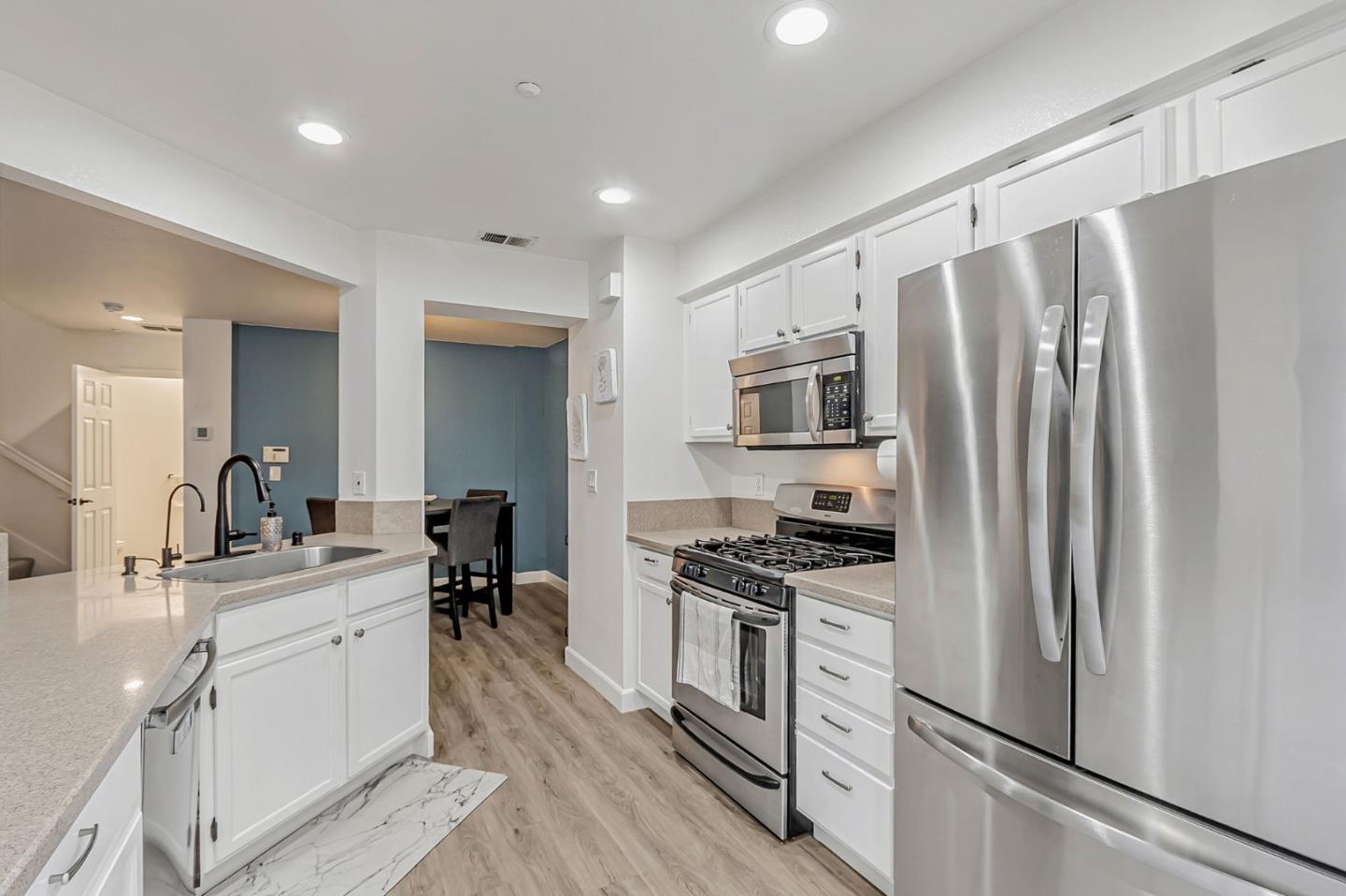 Detail Gallery Image 4 of 41 For 6225 Barb Werner Ln, San Jose,  CA 95119 - 2 Beds | 2/1 Baths