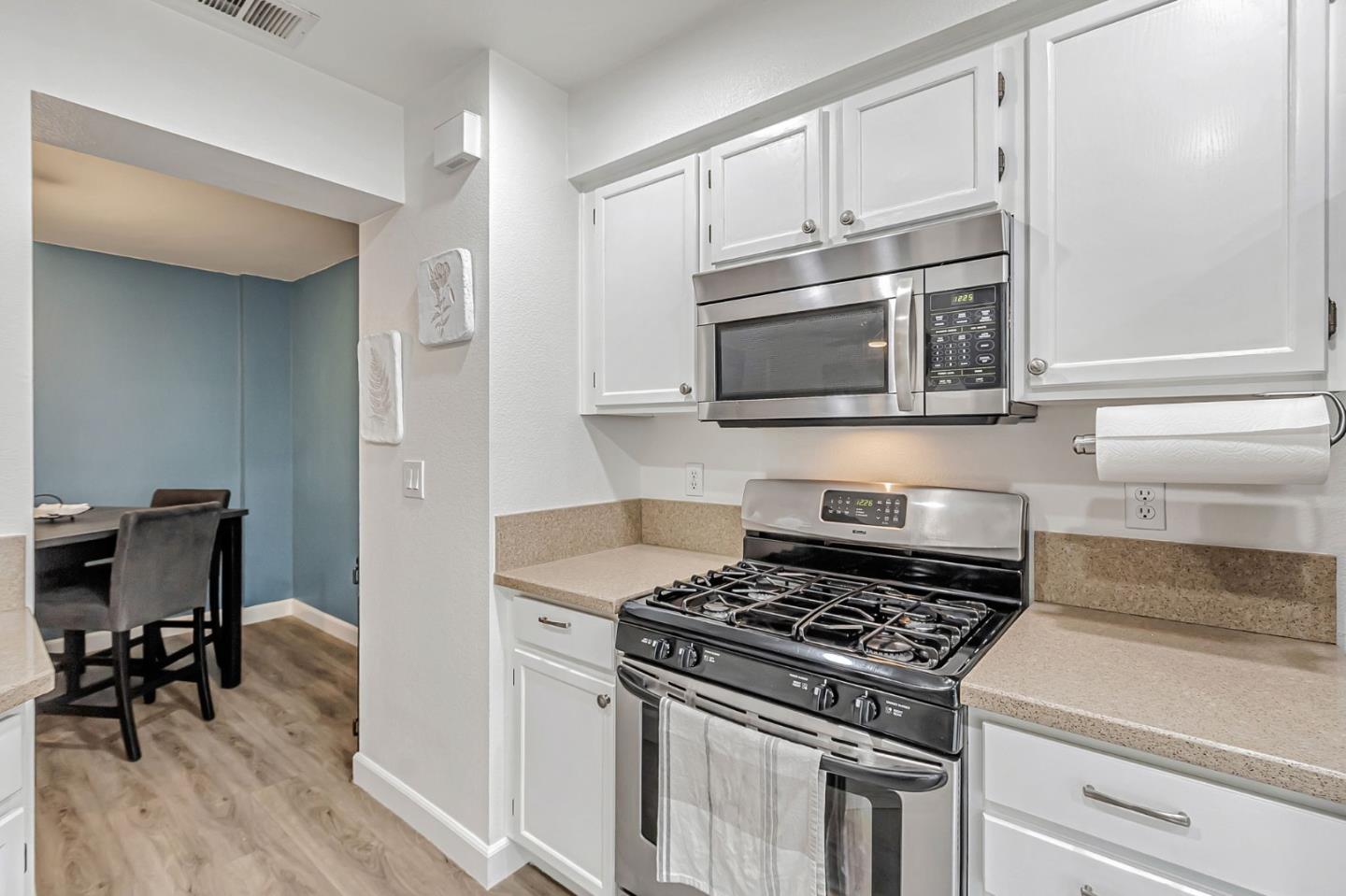 Detail Gallery Image 6 of 41 For 6225 Barb Werner Ln, San Jose,  CA 95119 - 2 Beds | 2/1 Baths