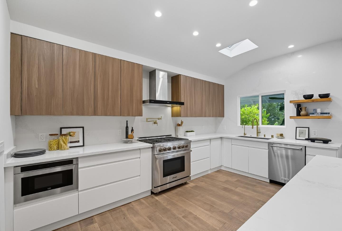 Detail Gallery Image 9 of 39 For 15560 Blossom Hill Rd, Los Gatos,  CA 95032 - 3 Beds | 2/1 Baths