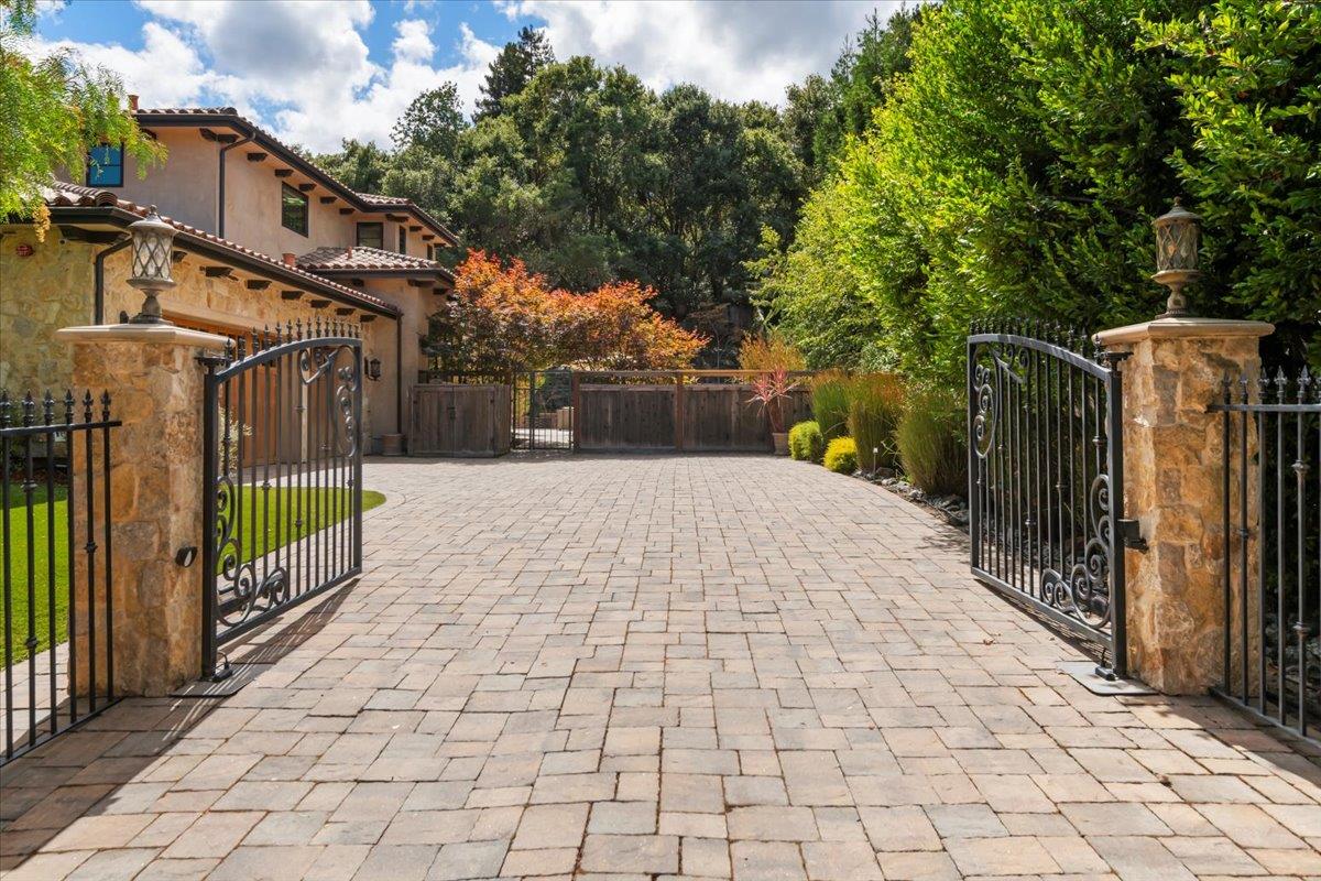 Detail Gallery Image 10 of 80 For 1571 Fairway Dr, Los Altos,  CA 94024 - 5 Beds | 5 Baths