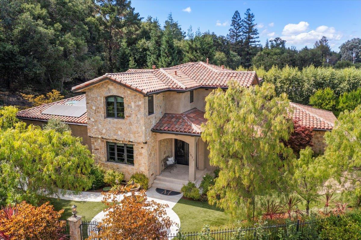 Detail Gallery Image 3 of 80 For 1571 Fairway Dr, Los Altos,  CA 94024 - 5 Beds | 5 Baths