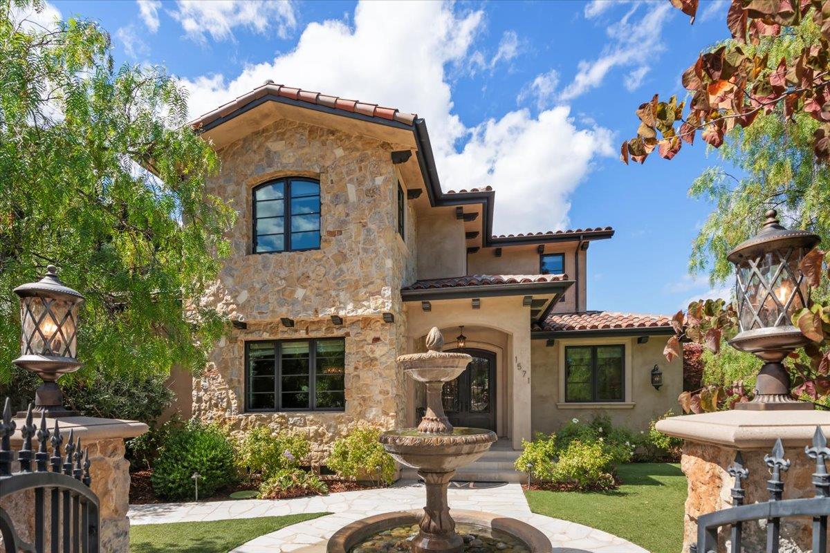 Detail Gallery Image 9 of 80 For 1571 Fairway Dr, Los Altos,  CA 94024 - 5 Beds | 5 Baths