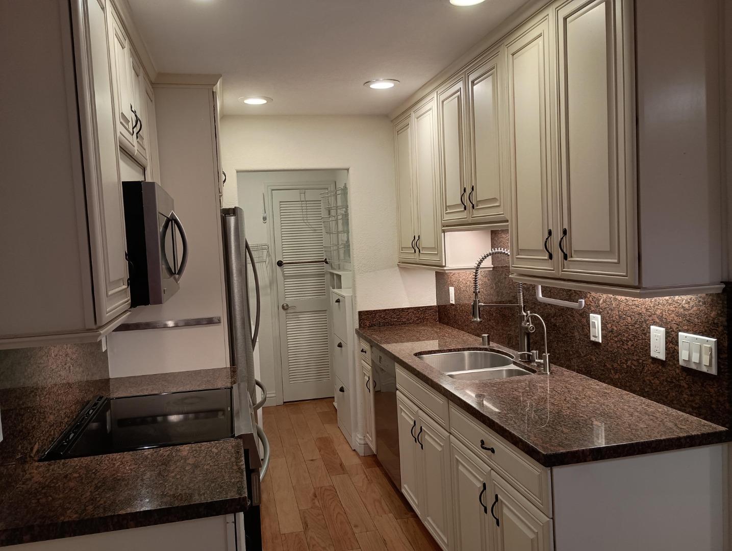 Detail Gallery Image 6 of 18 For 1514 Dolphin Dr #1514,  Aptos,  CA 95003 - 3 Beds | 2 Baths