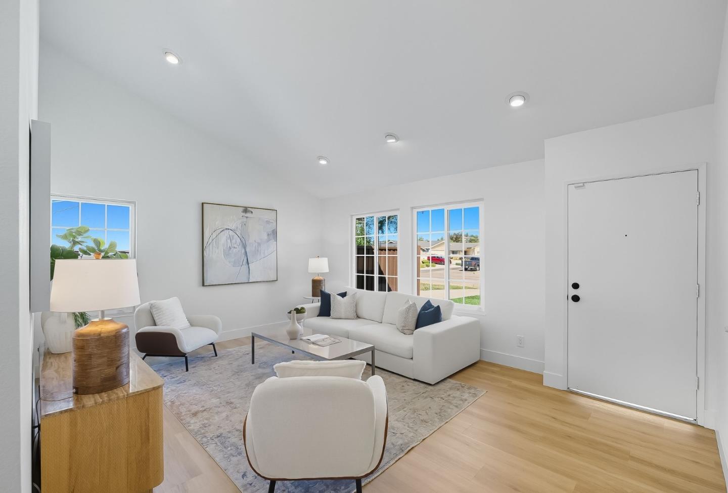 Detail Gallery Image 4 of 37 For 484 Latona Ct, San Jose,  CA 95111 - 4 Beds | 3 Baths