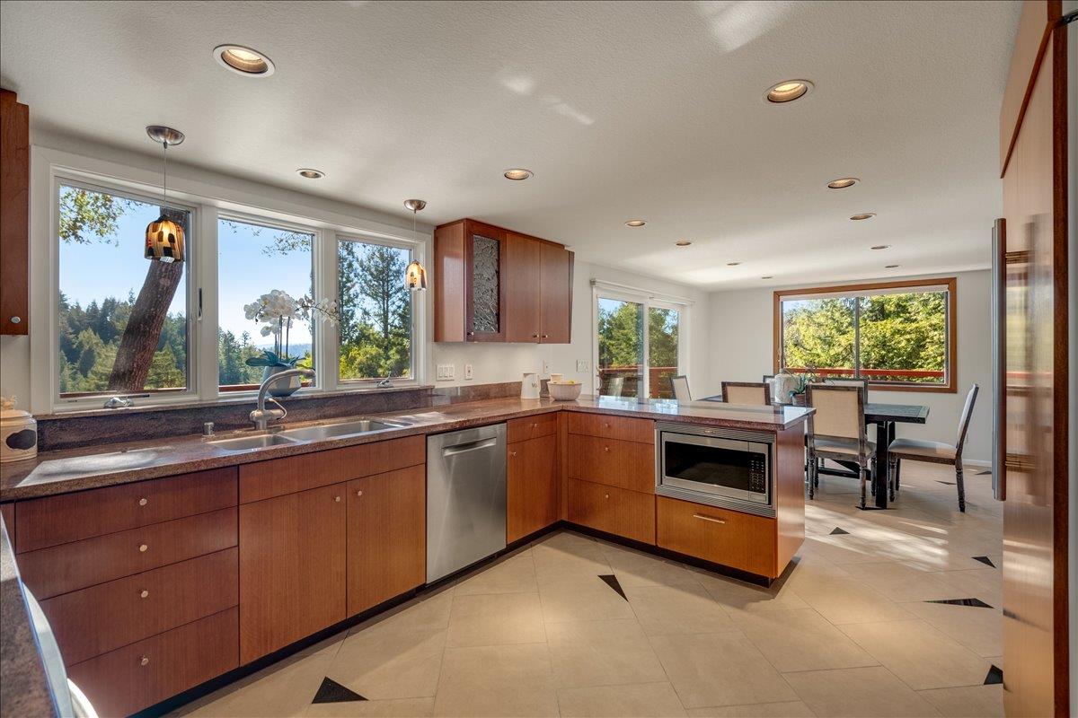 Detail Gallery Image 11 of 55 For 17337 Debbie Rd, Los Gatos,  CA 95033 - 4 Beds | 2/1 Baths