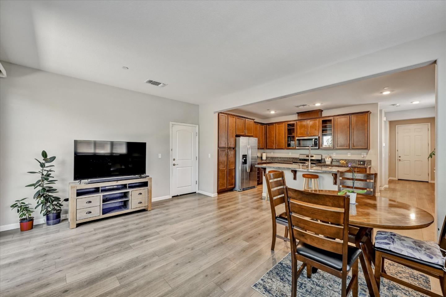 Detail Gallery Image 14 of 57 For 2466 Buzz Aldrin Way, Sacramento,  CA 95834 - 4 Beds | 3 Baths