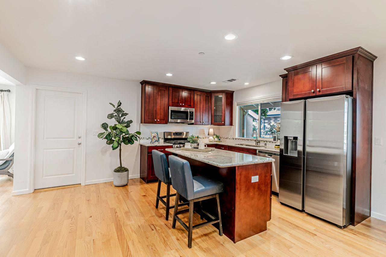 Detail Gallery Image 12 of 37 For 545 E Olive Ave, Sunnyvale,  CA 94086 - 4 Beds | 3 Baths