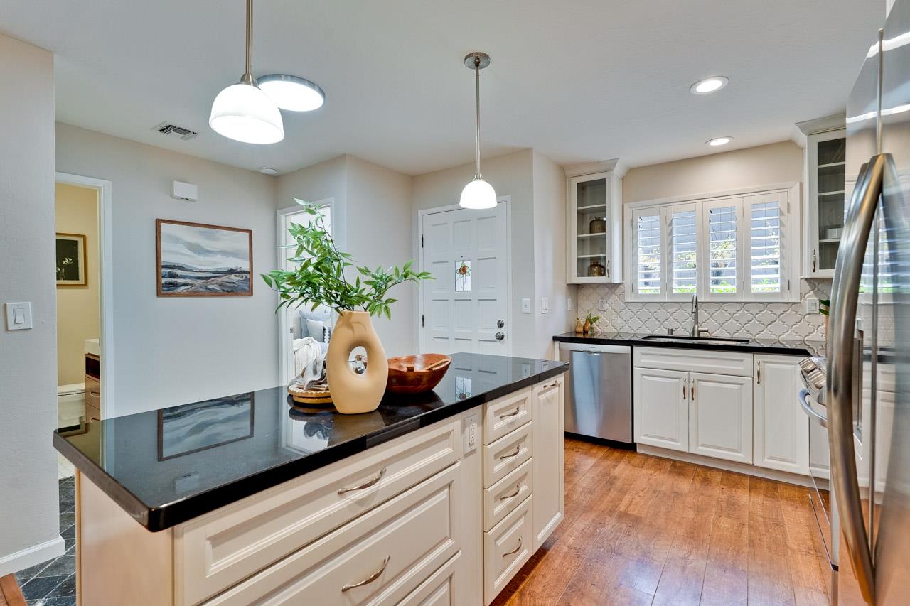 Detail Gallery Image 25 of 76 For 268 Andsbury Ave, Mountain View,  CA 94043 - 3 Beds | 2 Baths