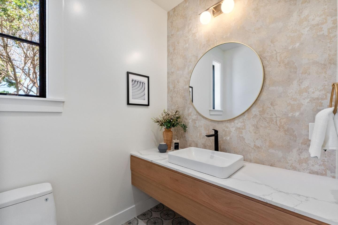 Detail Gallery Image 12 of 29 For 201 Burlingame Ave, Burlingame,  CA 94010 - 4 Beds | 3/1 Baths
