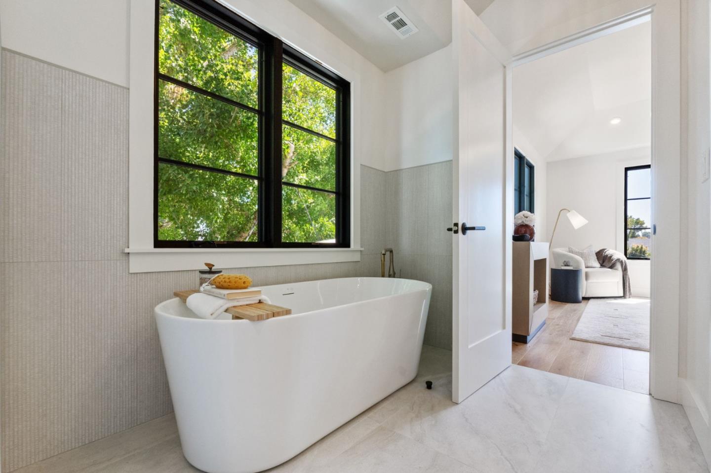 Detail Gallery Image 18 of 29 For 201 Burlingame Ave, Burlingame,  CA 94010 - 4 Beds | 3/1 Baths